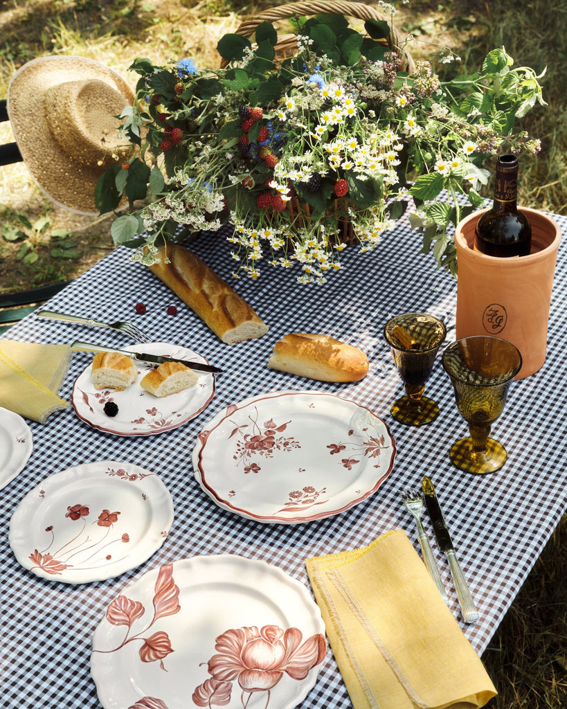 ZdG Lifestyle Image of Table