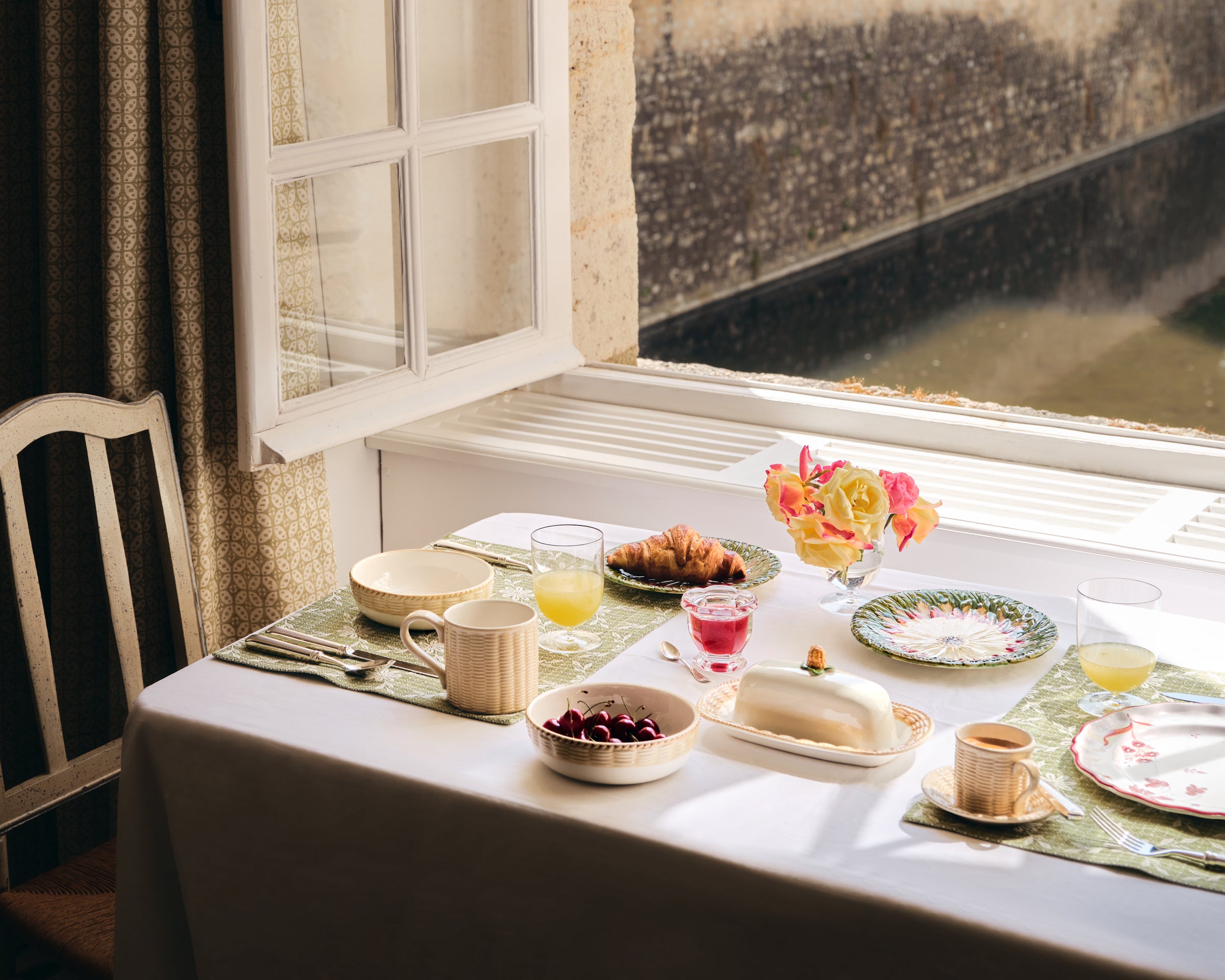 ZDG Breakfast Table