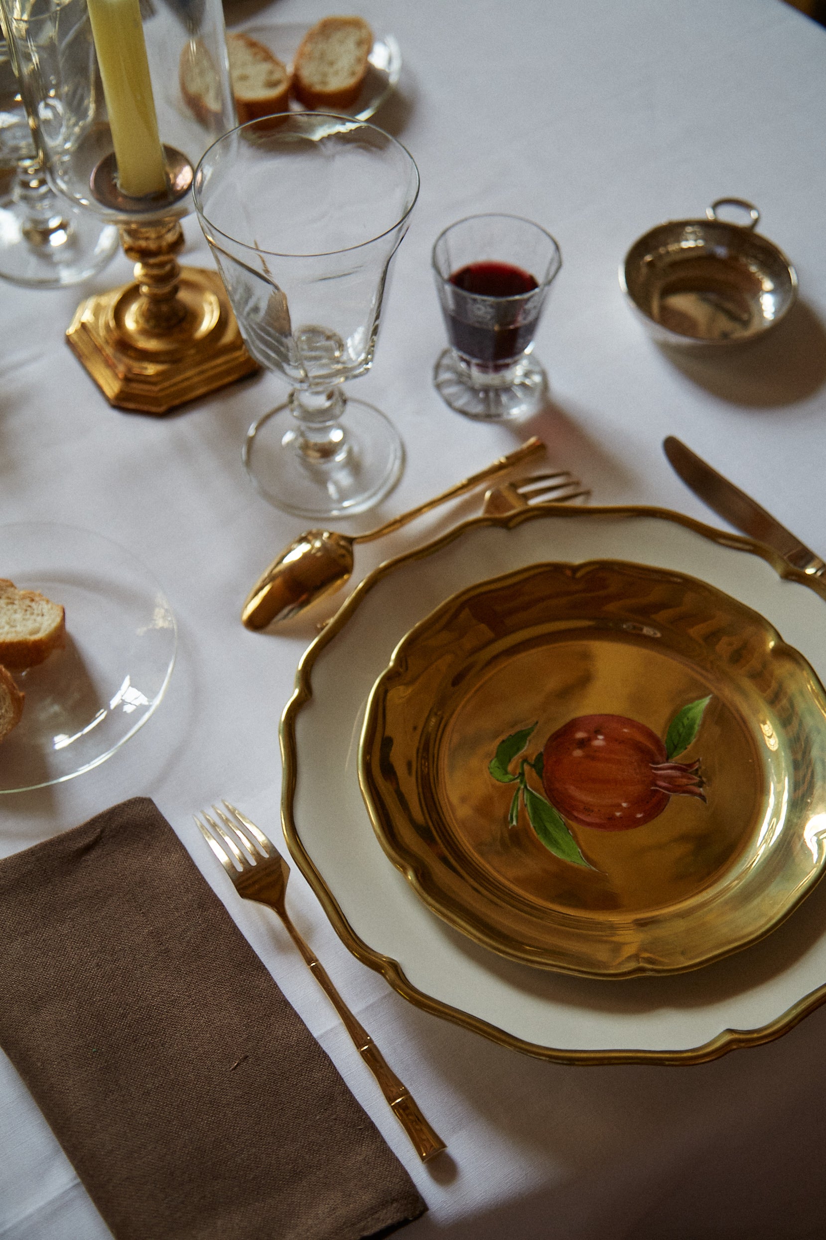 table setting with L'Horizon d’Or Dinner Plate