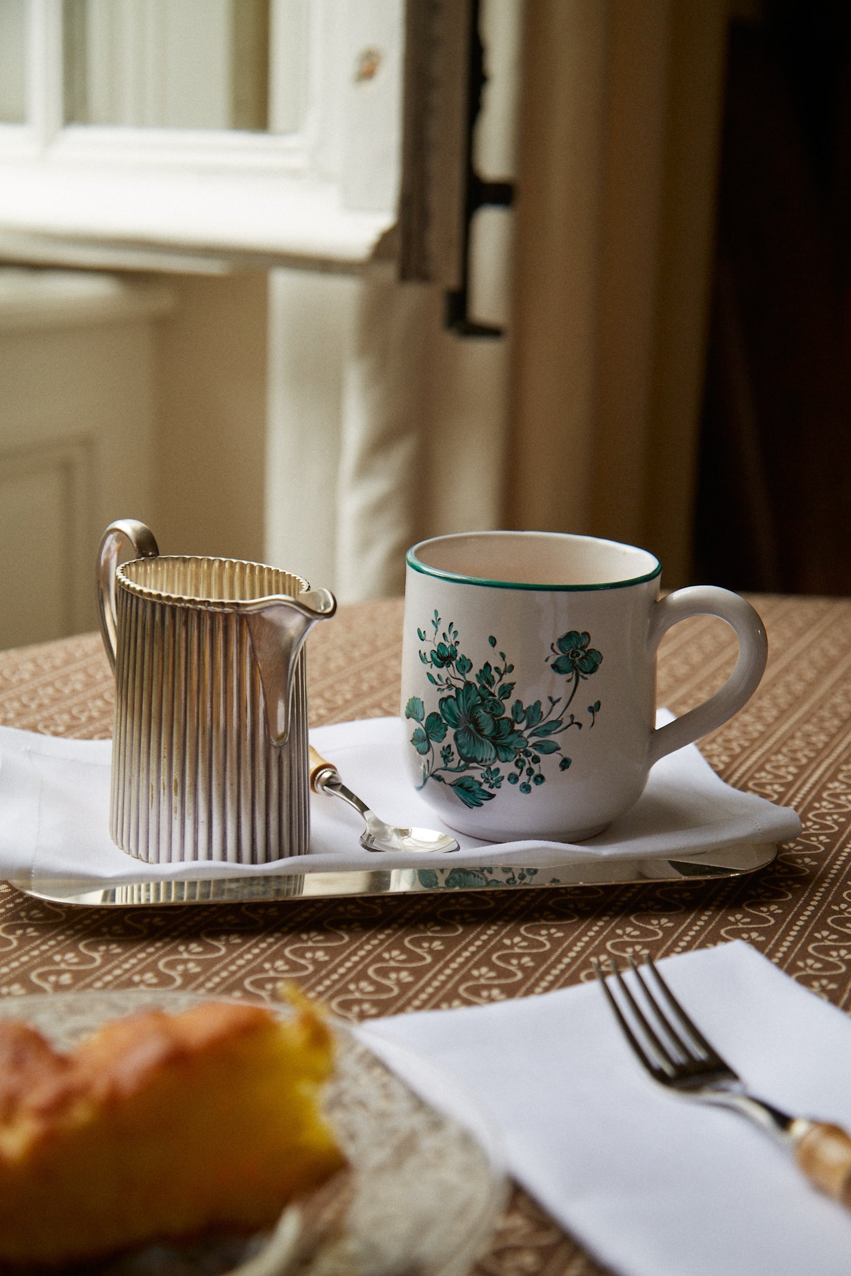 styled table setting with Camaïeu Mug, Green