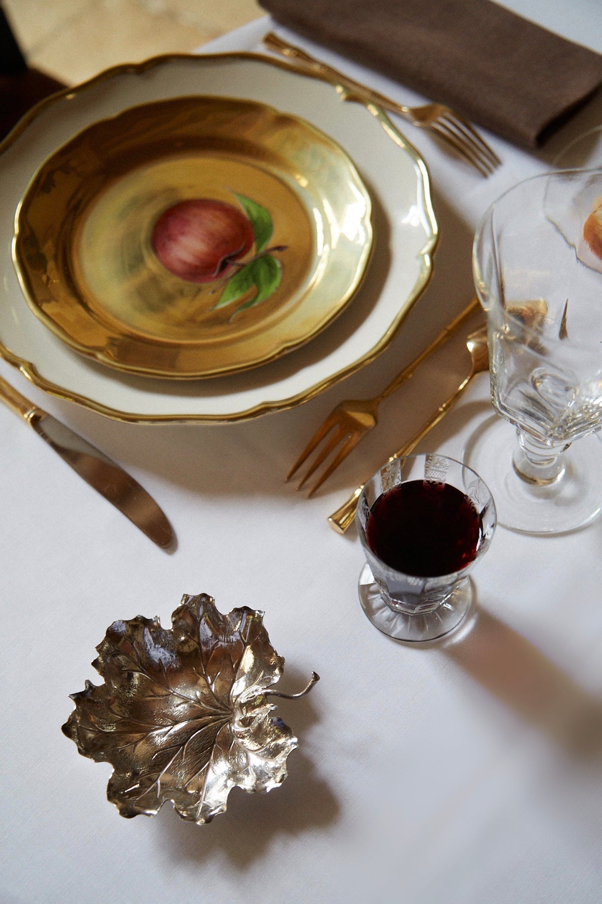table setting with Fruits d'Or Salad/Dessert Plate, Apple