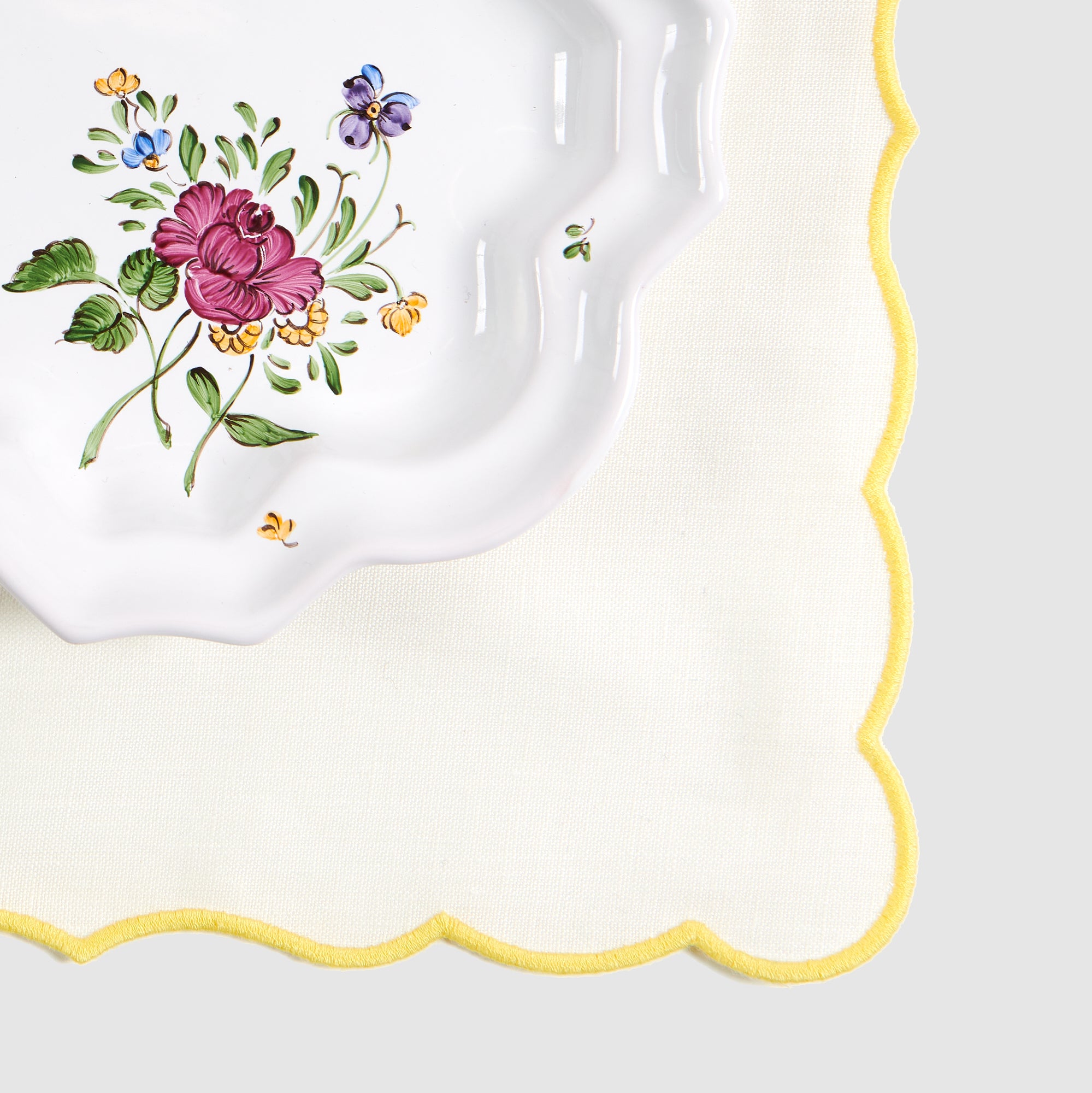Close up detail of Picardie Drageoir, Florale