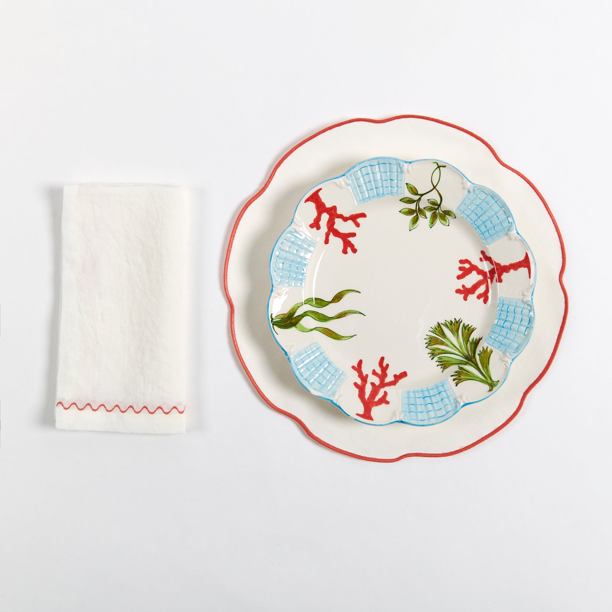 table setting with La Mer Dinner Plate