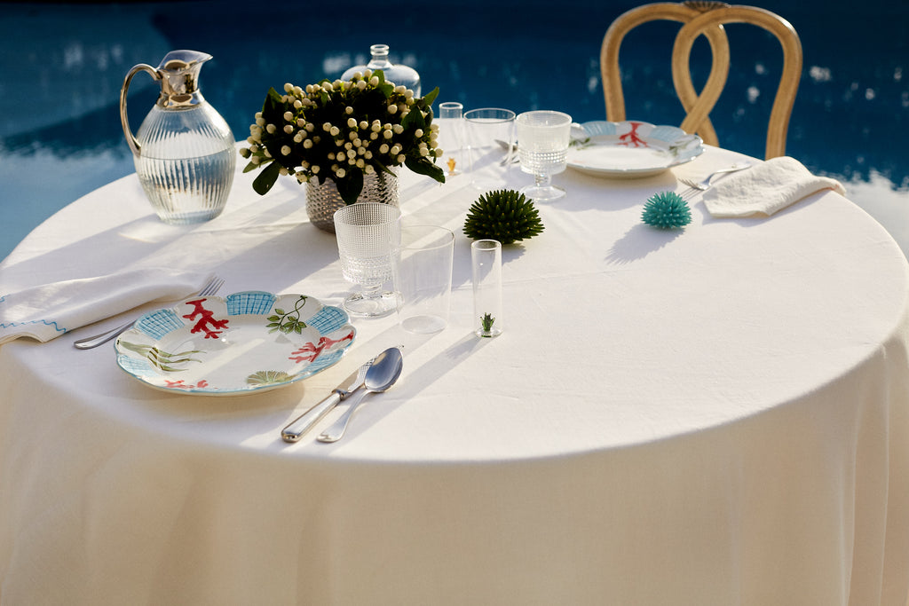 table setting with La Mer Dinner Plate