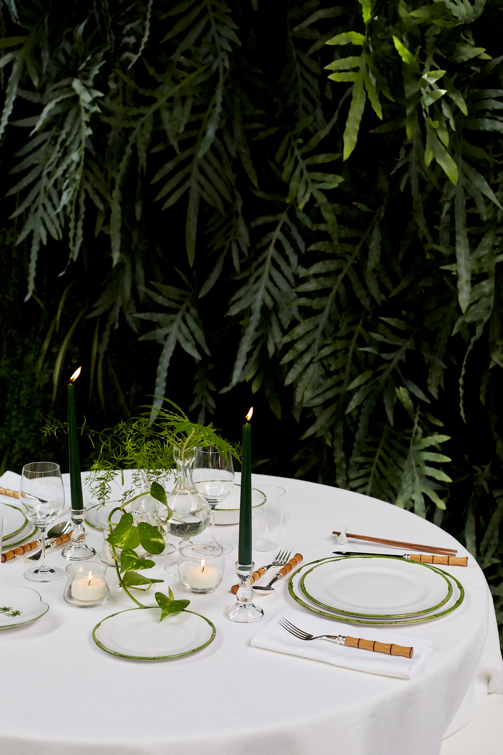 Table Setting with Ramatuelle Green Bamboo Dinner Plate