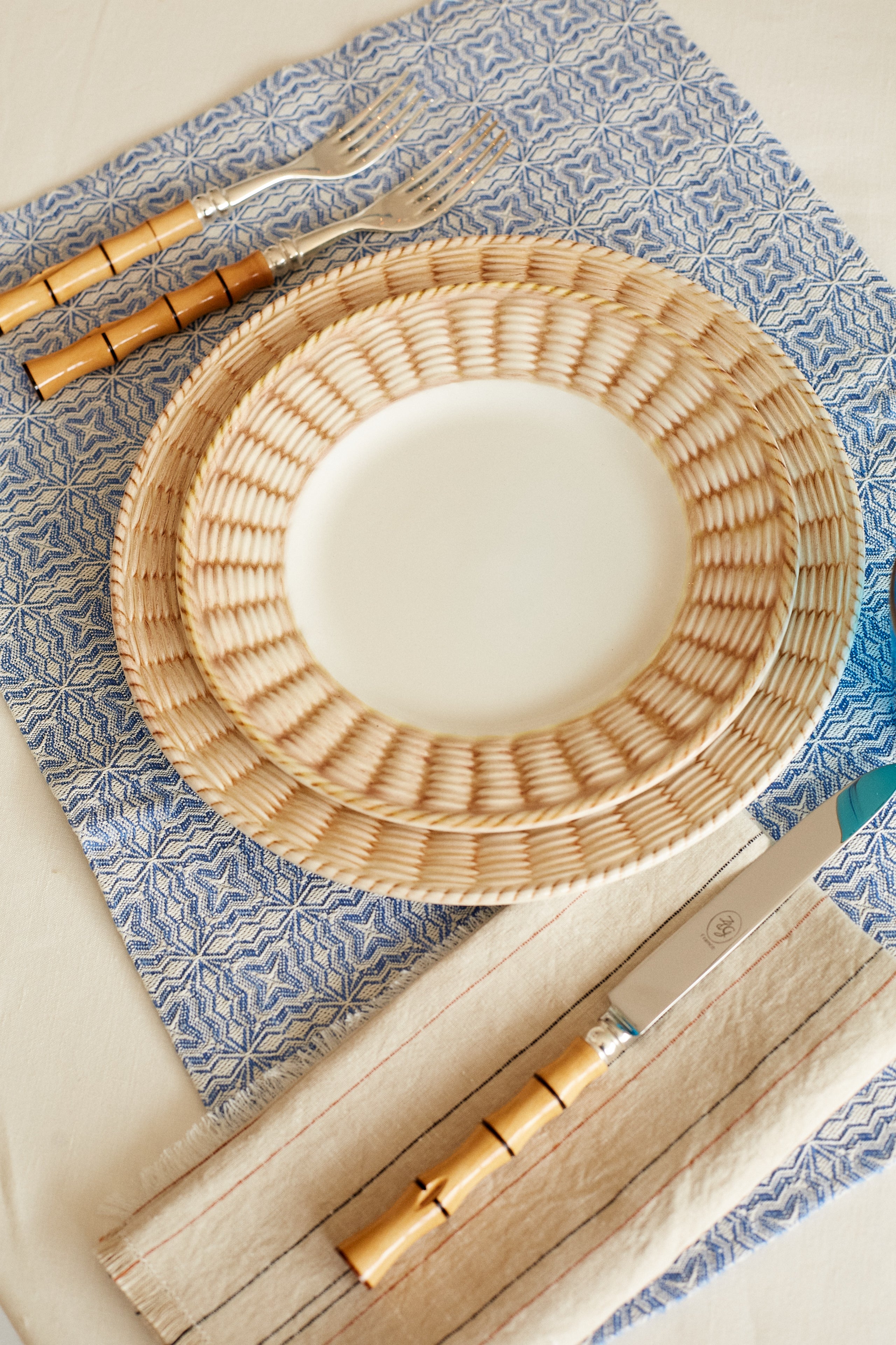 table setting of Étoile Rectangular Jacquard Placemat, Bleu Égyptien