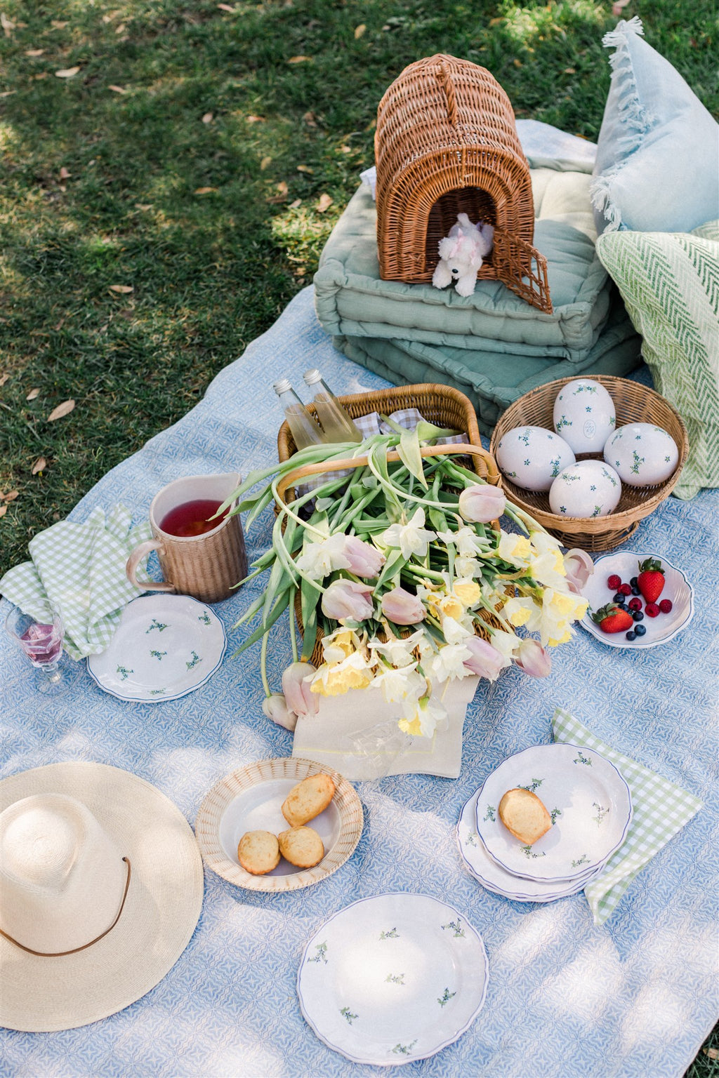 Picnic Setting with Made to Measure - Étoile Tablecloth, Bleu Égyptien