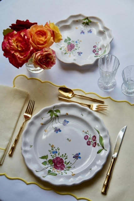 Table Setting with Picardie Dinner Plate, Florale